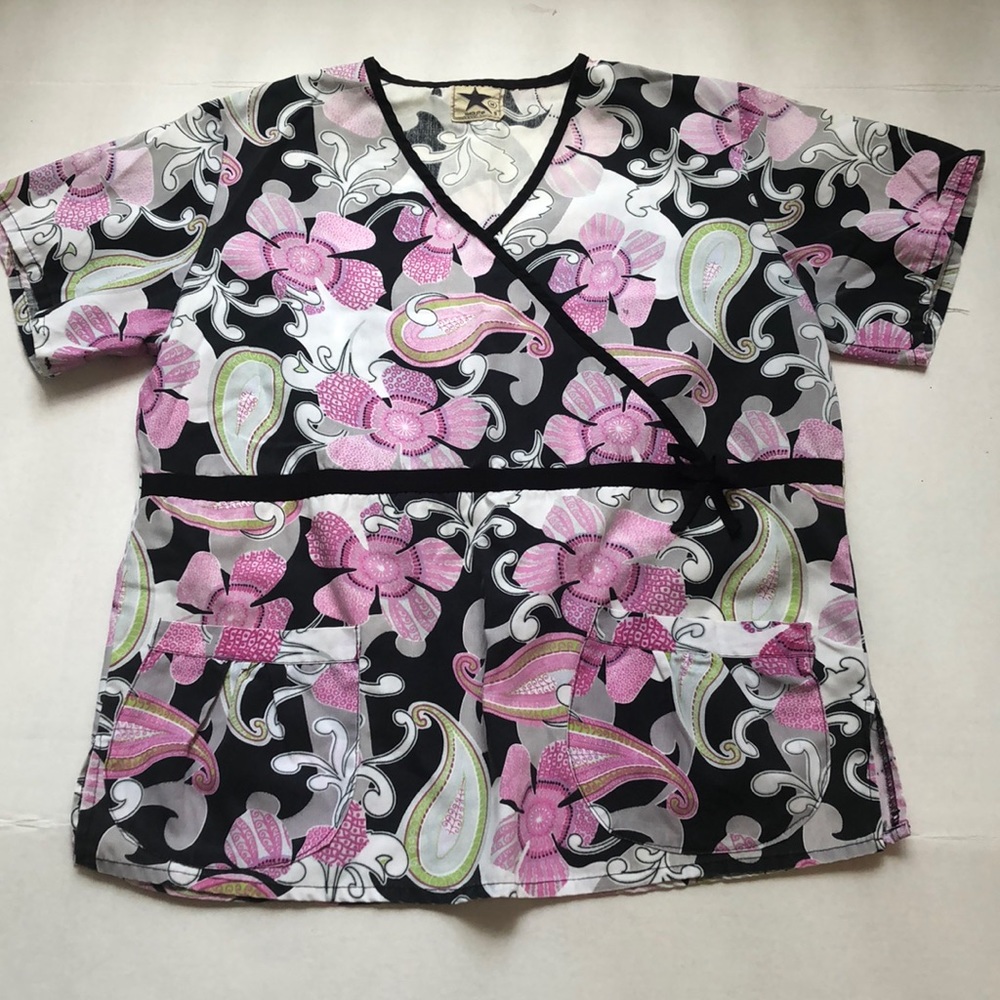 Black Star Scrub Top Size M